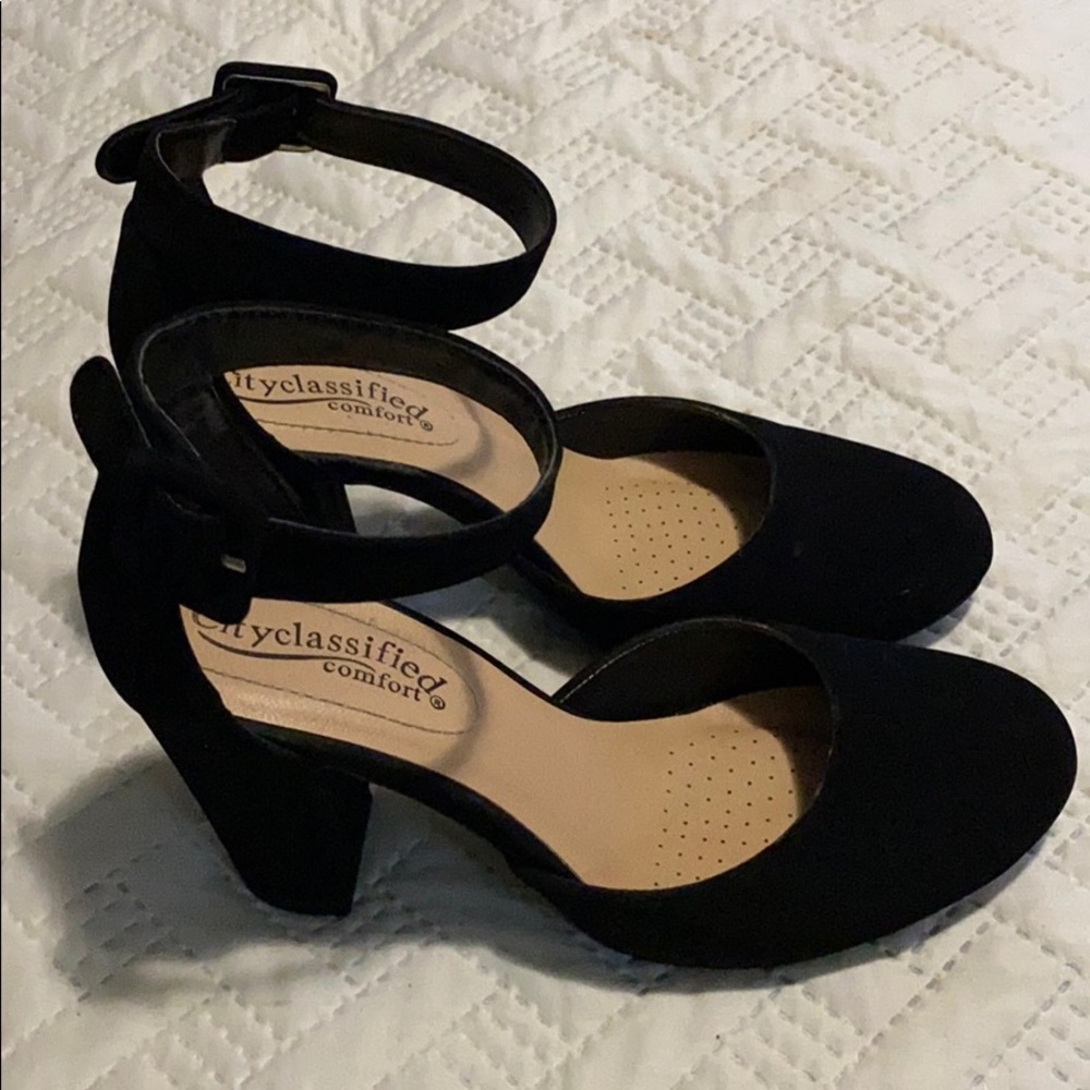 Heels - Picture 3 of 3